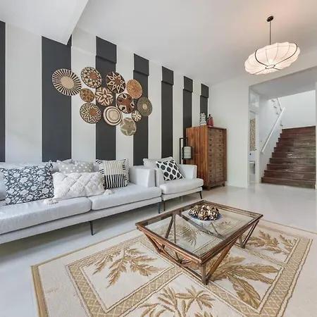 Oasis Townhouse In The Perfect Location Villa